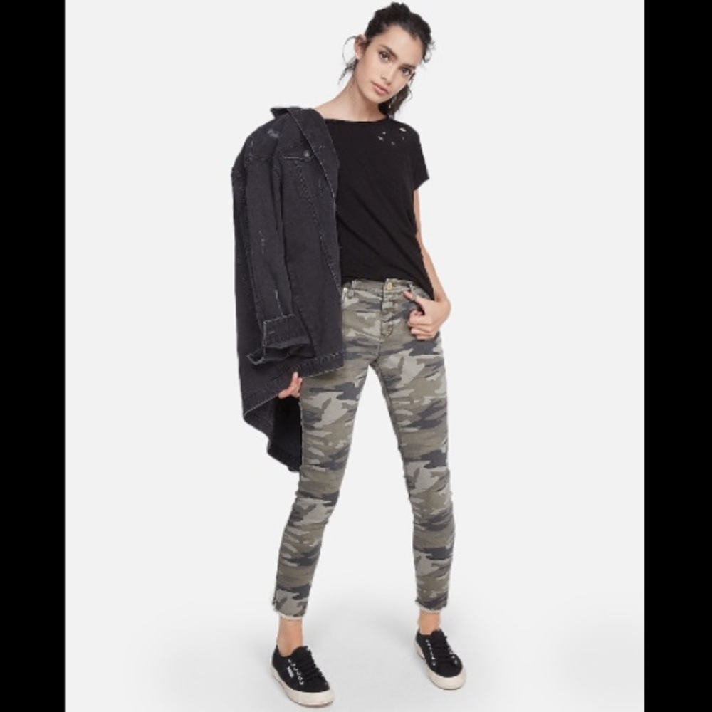 Ankle length mid rise camo leggings jeans